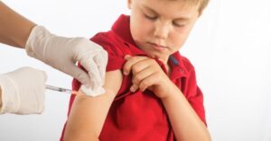 Vacuna Pfizer es tolerada en niños de 5 y 11 años