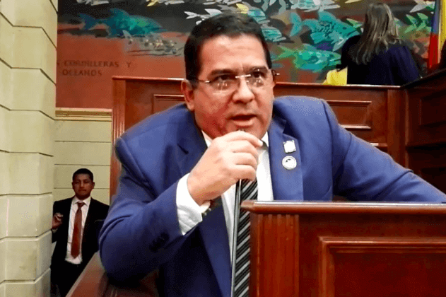 Desmienten que Gustavo Londoño comprara votos con diplomas de bachillerato
