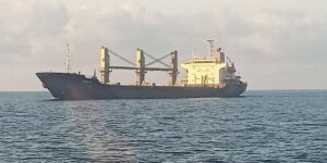 Sale del puerto ucraniano del Mar Negro el primer granelero de gran capacidad
