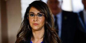 Quién es Lauren Boebert, la congresista republicana pillada intercambiando tocamientos sexuales en un teatro