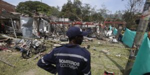 Al menos dos muertos en un atentado contra una estación policial en Colombia