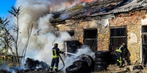 Nuevo bombardeo masivo ruso contra ciudades ucranianas deja tres muertos en Jersón y numerosos heridos