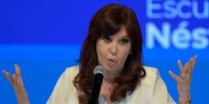 Cristina Kirchner reaparece en público a un mes de las elecciones presidenciales