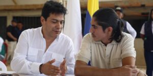 El Gobierno colombiano y la principal disidencia de las FARC anuncian un alto el fuego desde octubre