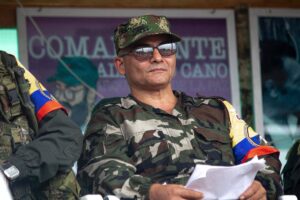 El Estado Mayor Central de las FARC y el Gobierno de Colombia iniciarán una mesa de diálogo en octubre