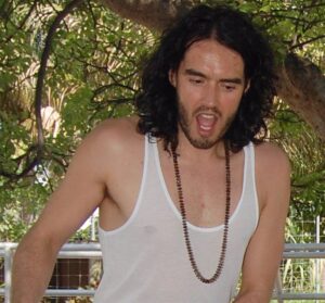 El actor Russell Brand hace los primeros comentarios desde las acusaciones de agresión sexual