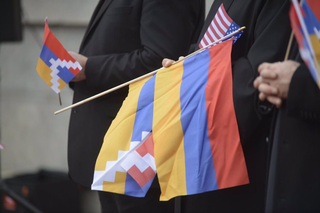 Hasta 377 armenios desplazados desde Nagorno Karabaj han llegado ya a Armenia