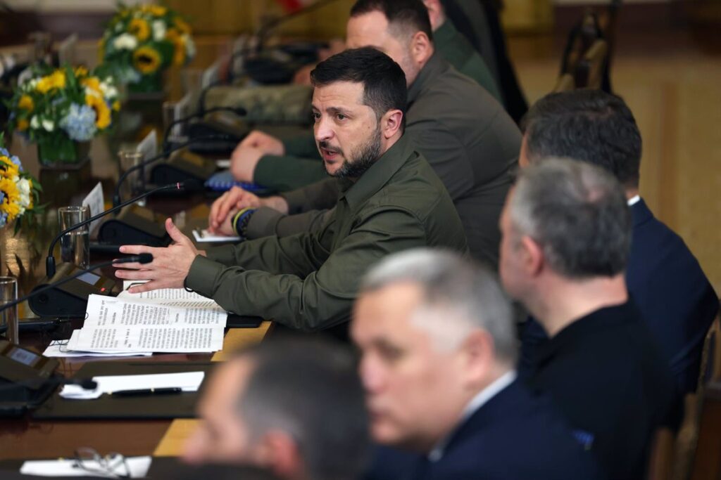 Zelenski celebra la llegada a Ucrania de los primeros tanques estadounidenses Abrams
