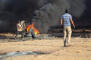 Israel ataca por tercer día consecutivo posiciones de Hamás tras violentas protestas en la frontera con Gaza
