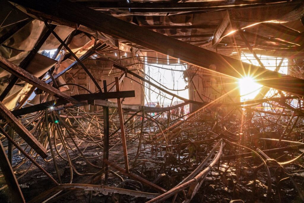 Al menos un centenar de muertos y más de 150 heridos por un incendio en una boda en Irak