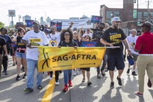 El sindicato de guionistas de EEUU acuerda poner fin a la huelga contra los estudios de Hollywood