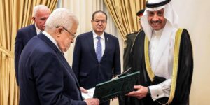 Arabia Saudí presenta a su primer embajador en Palestina