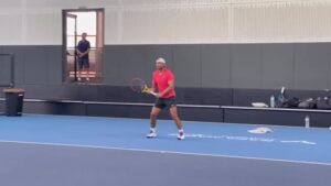 Rafa Nadal regresa a los entrenamientos en pista con la mirada puesta en Australia