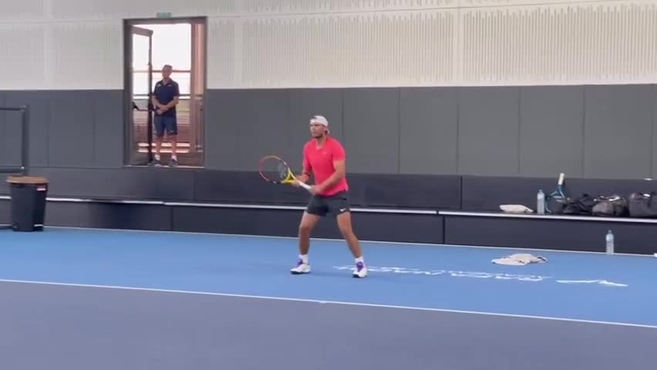Rafa Nadal regresa a los entrenamientos en pista con la mirada puesta en Australia