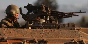 Los tanques israelíes llegan al norte de la ciudad de Gaza y cortan la principal carretera que conecta con el sur palestino