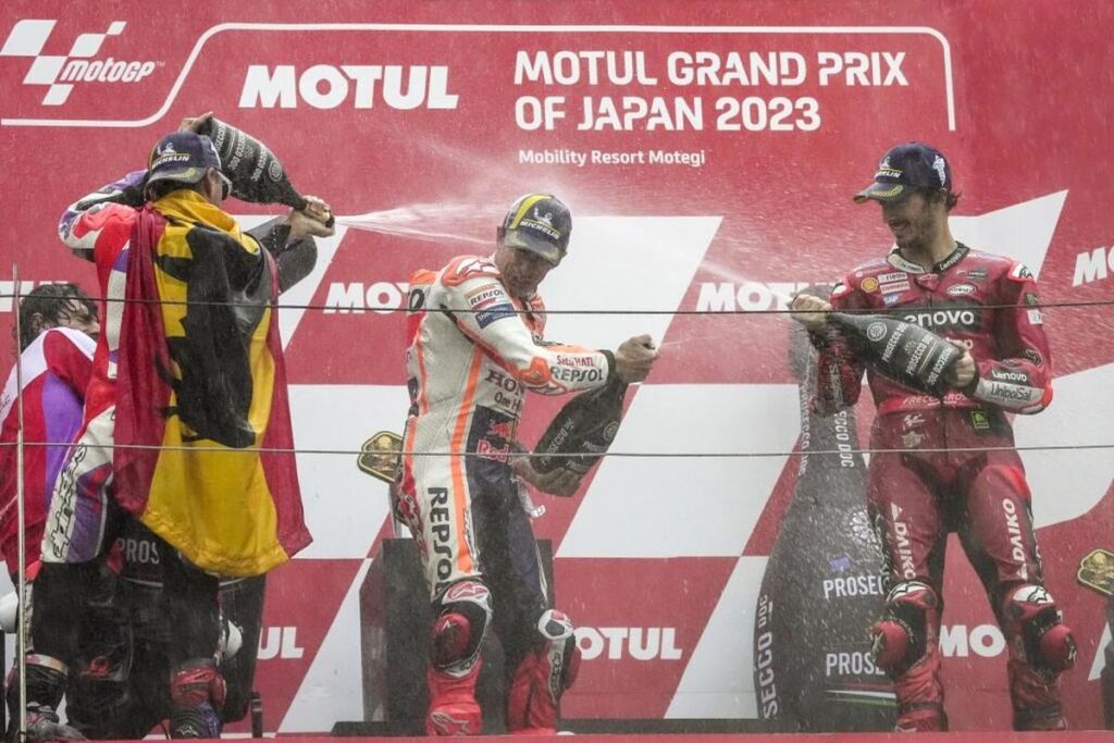 GP Japn MotoGP 2023: Bagnaia, a Marc Mrquez: «Ahora toca el beso con Valentino»
