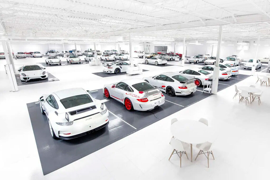 Porsche: Se ‘vuelve loco’ a comprar Porsches de color blanco y ahora pone a la venta 56 de golpe
