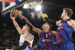 Euroliga: Willy Hernangmez, Vesely y Laprovittola lanzan al Bara ante el Anadolu Efes