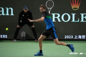 Master Shanghai 2023: Medvedev se enreda en la pista lenta de Shangi y cede ante Korda