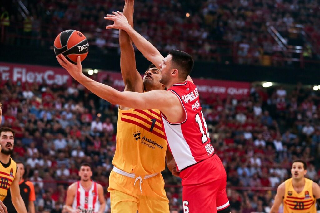 Euroliga: El Barcelona de un inspirado Abrines sale vivo y con los puntos del infierno del Pireo