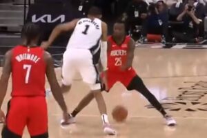 NBA: Wembanyama distorsiona la realidad del baloncesto desde sus 2,24 m.: su ‘nutmeg’ de altura jams visto en la NBA