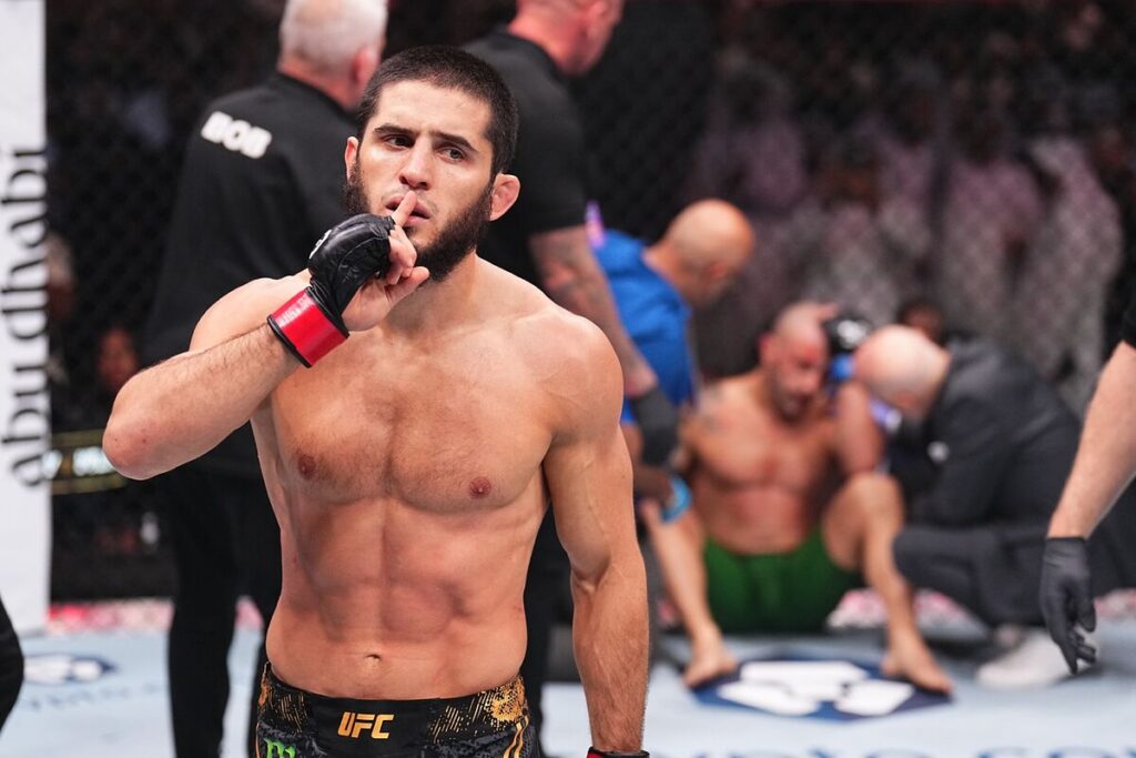 UFC: Islam Makhachev es el rey de la UFC: ¡fulmina a Volkanovski con un KO de leyenda!
