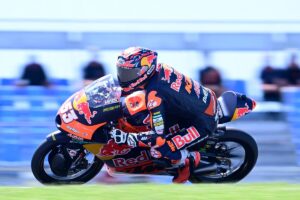 GP Australia MotoGP 2023: nc puede con Sasaki y salva el liderato de Masi