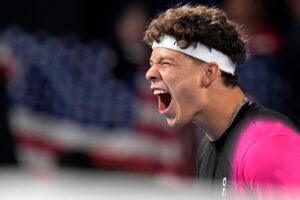 Shelton, una progresin a la velocidad de su servicio