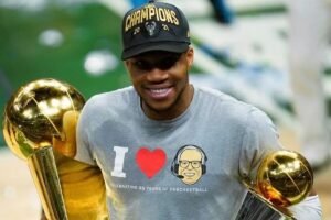 NBA: Giannis Antetokounmpo firma una renovacin millonaria con los Bucks