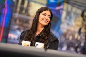 El Hormiguero: Dulceida asegura en ‘El Hormiguero’ no ser una mujer celosa: «Me encanta que miren a mi pareja por la calle»