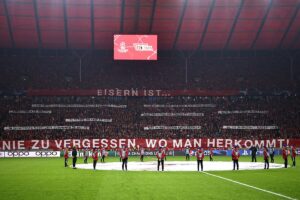 Champions League: La Unin hace la fuerza en Berln: «Guarda el mvil, no silbes a tu equipo, no te vayas antes del pitido final…»