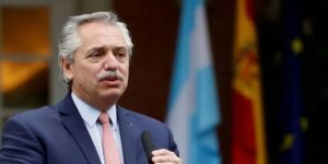 Alberto Fernández denuncia a Milei en la Justicia por «atemorizar» a la población tras la tensión bancaria