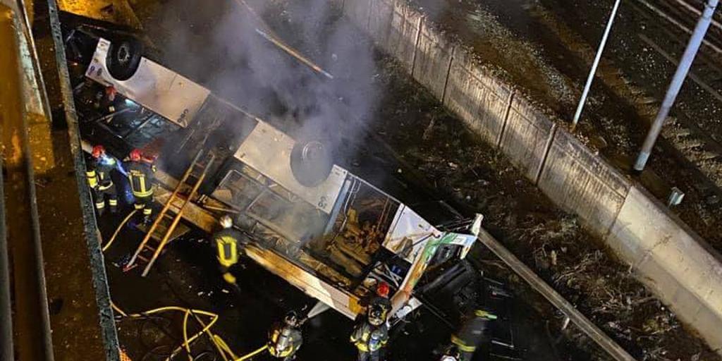 Al menos 20 muertos y decensa de heridos en un accidente de un autobús en Venecia