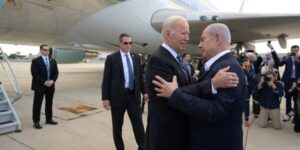El abrazo entre Joe y Bibi