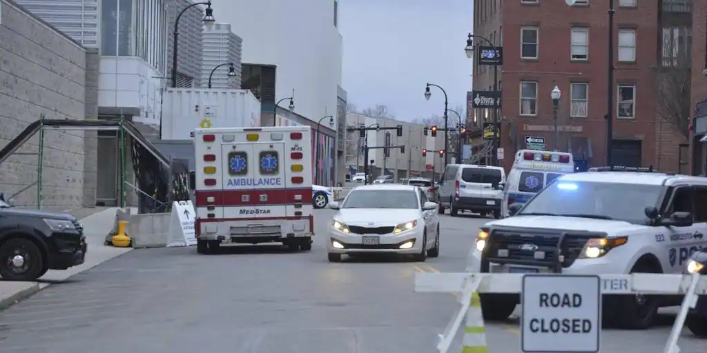 Una embarazada pierde a su bebé tras ser herida de gravedad en un tiroteo en Massachusetts