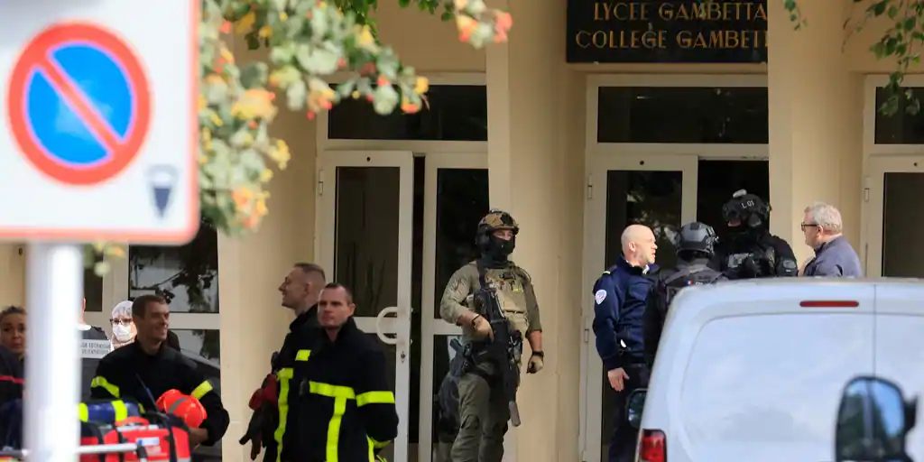 Un hombre armado con un cuchillo mata a un profesor en Francia al grito de «¡Alá es grande!»