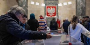 Las elecciones en Polonia abren la puerta a un gobierno del europeísta Donald Tusk, según los sondeos