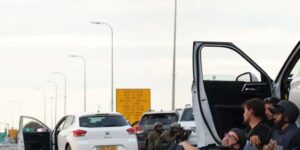 «No tenemos luz. Estamos con velas y una pequeñas bombillas que compramos para una fiesta»