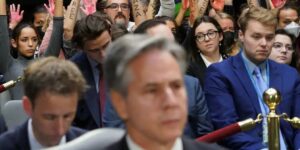La Administración Biden pelea en el Congreso por no separar la ayuda militar de Israel y de la de Ucrania