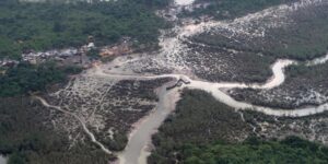 Al menos 30 personas mueren por la explosión de un camión cisterna en Nigeria