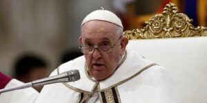 En vísperas de las elecciones en Argentina, el Papa avisa de los «payasos de mesianismo»