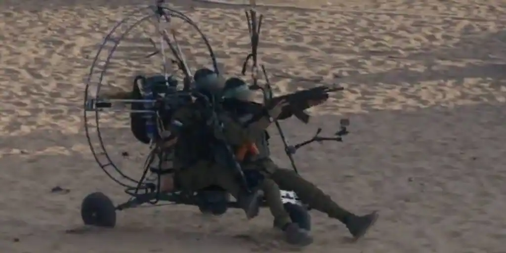 Hamás ataca Israel por tierra, mar y aire
