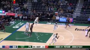 NBA: La surrealista expulsin a Giannis Antetokounmpo: por provocar a un rival en un mate!