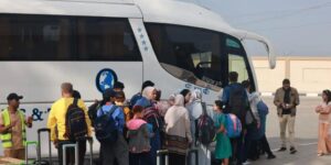 Un primer grupo de 40 españoles pasa los primeros controles para salir de Gaza