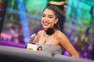 El Hormiguero: Mara Becerra comparte con Pablo Motos su ritual contra las malas energas: «Me pongo sal en todo el cuerpo»