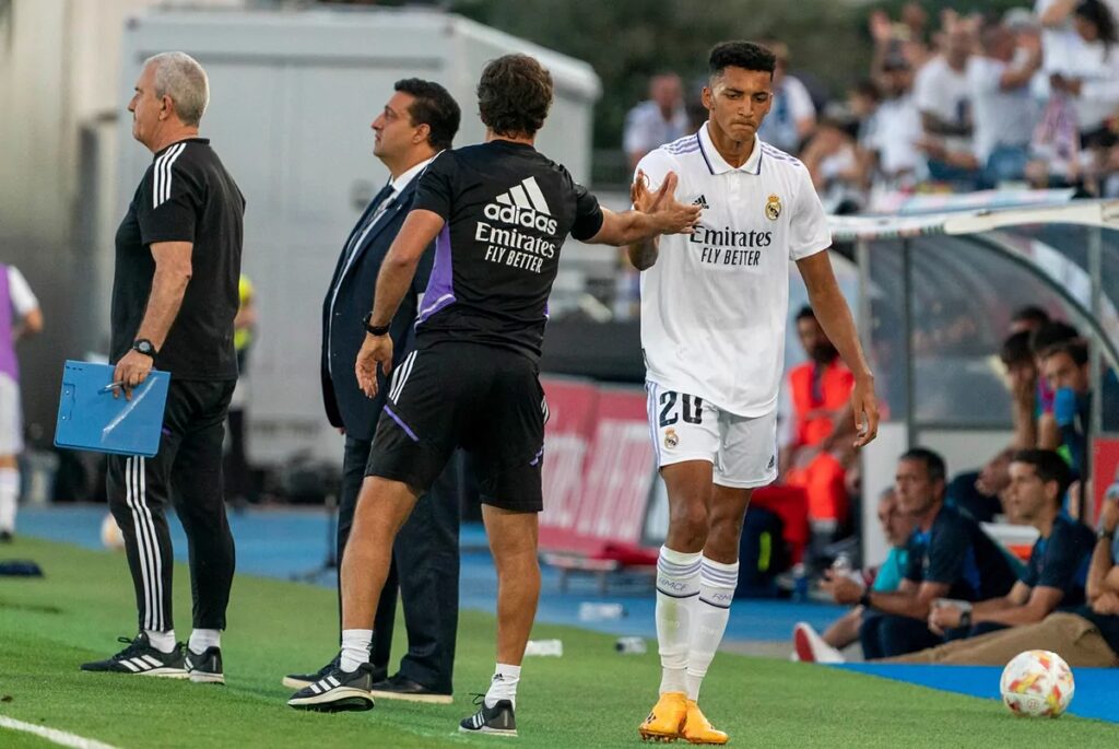 Real Madrid: Raúl mima a Álvaro