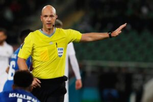Premier League: La Premier League baja a Anthony Taylor a Segunda por un error la jornada pasada