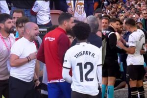 Valencia CF: Bronca en Mestalla: enganchn entre Hugo Duro y Paco Lpez