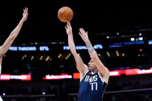 NBA: Doncic e Irving frenan a Zion y asaltan el Oeste