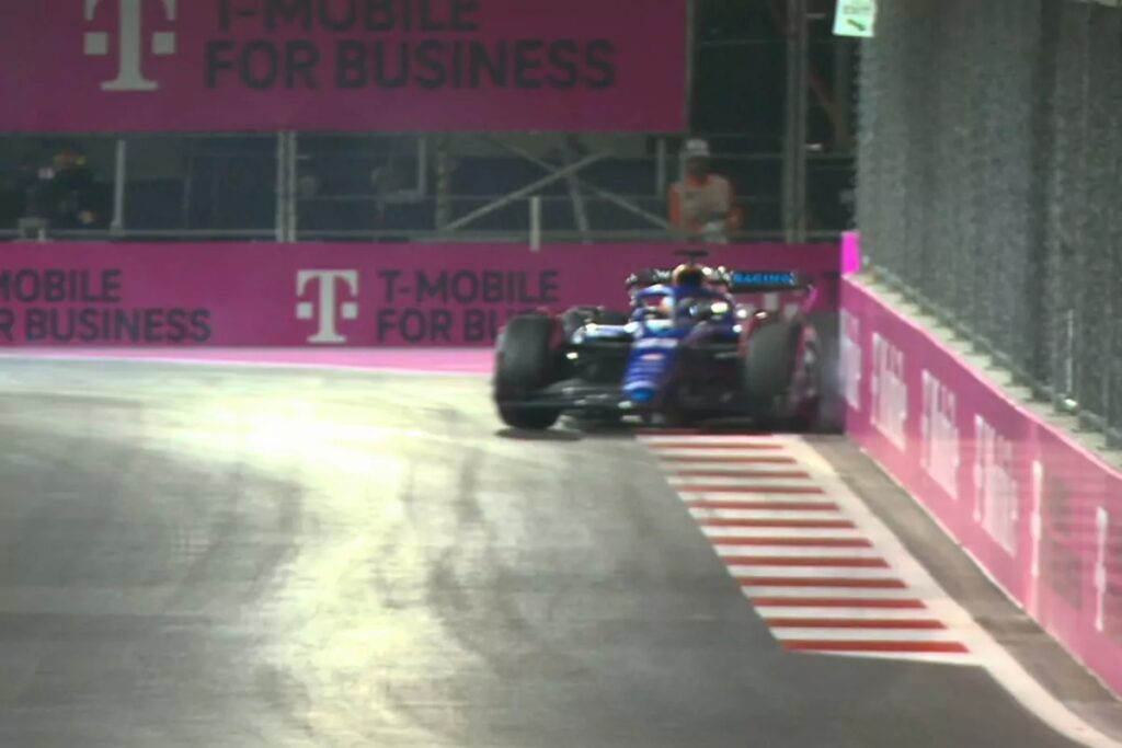 GP Las Vegas 2023: Una bandera roja deja a Russell y Piastri en cabeza; Alonso 7º y Sainz 17º